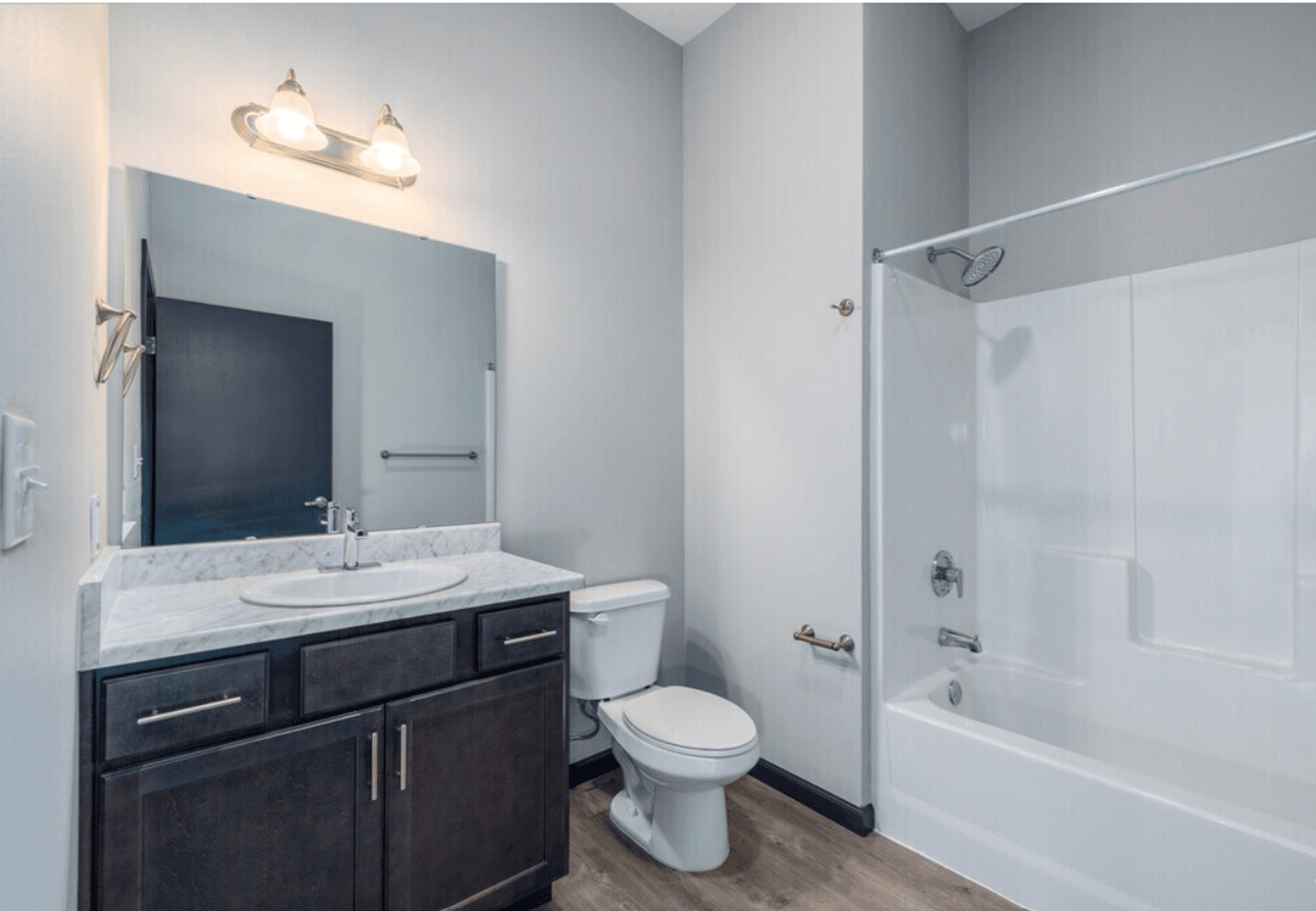 Springfield Apartment: 3080 E Cherry Street