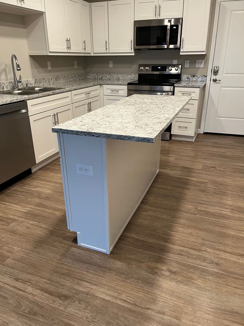 Springfield Apartment: 1735 E Valley Water Mill Rd