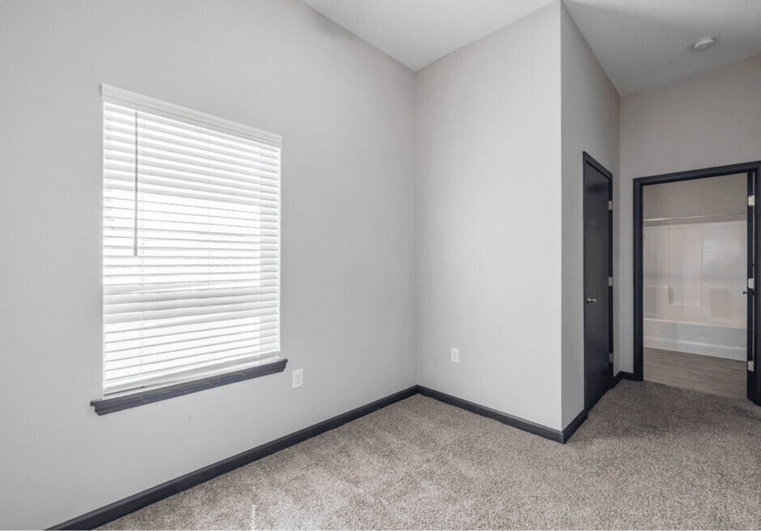 Springfield Apartment: 3080 E Cherry Street