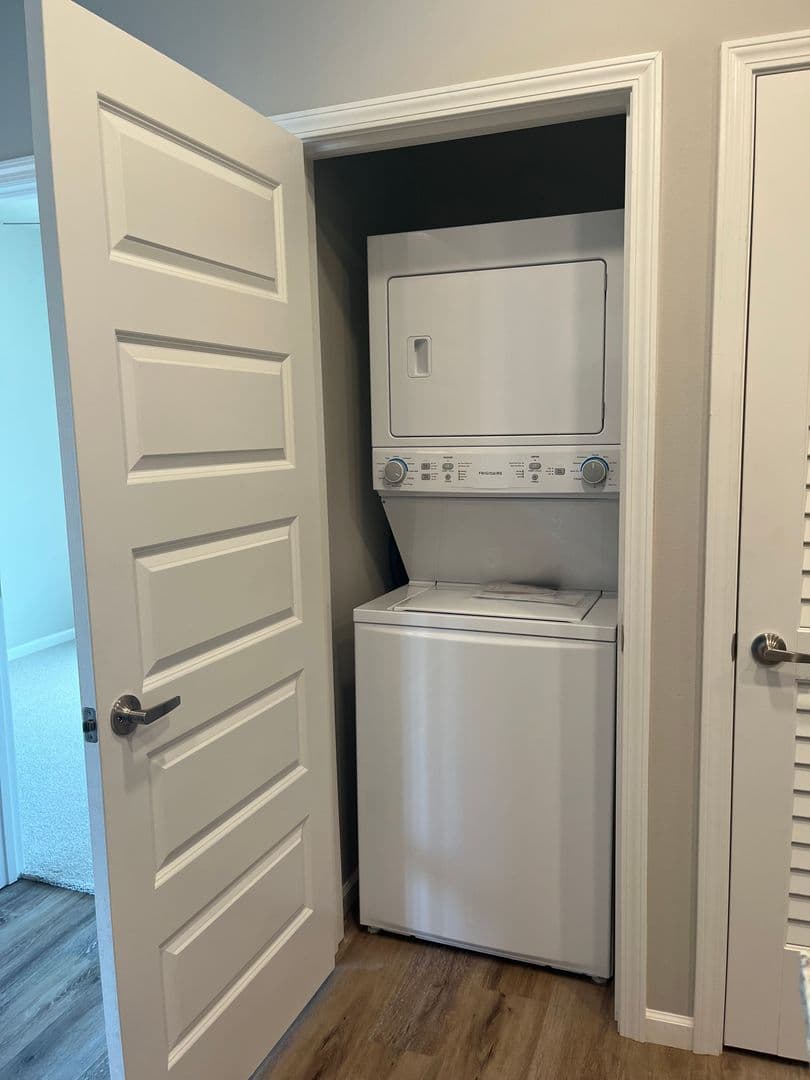 Springfield Apartment: 3697 N Glenstone