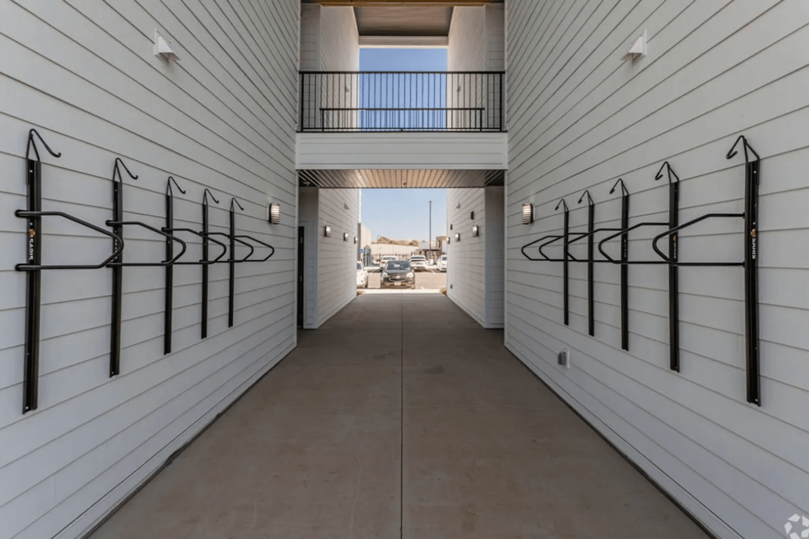 Springfield Apartment: 3080 E Cherry Street