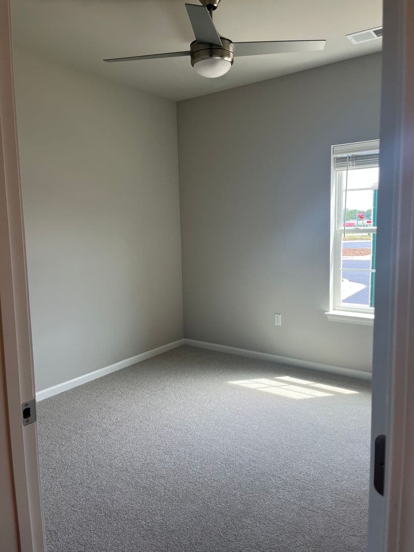 Springfield Apartment: 3697 N Glenstone
