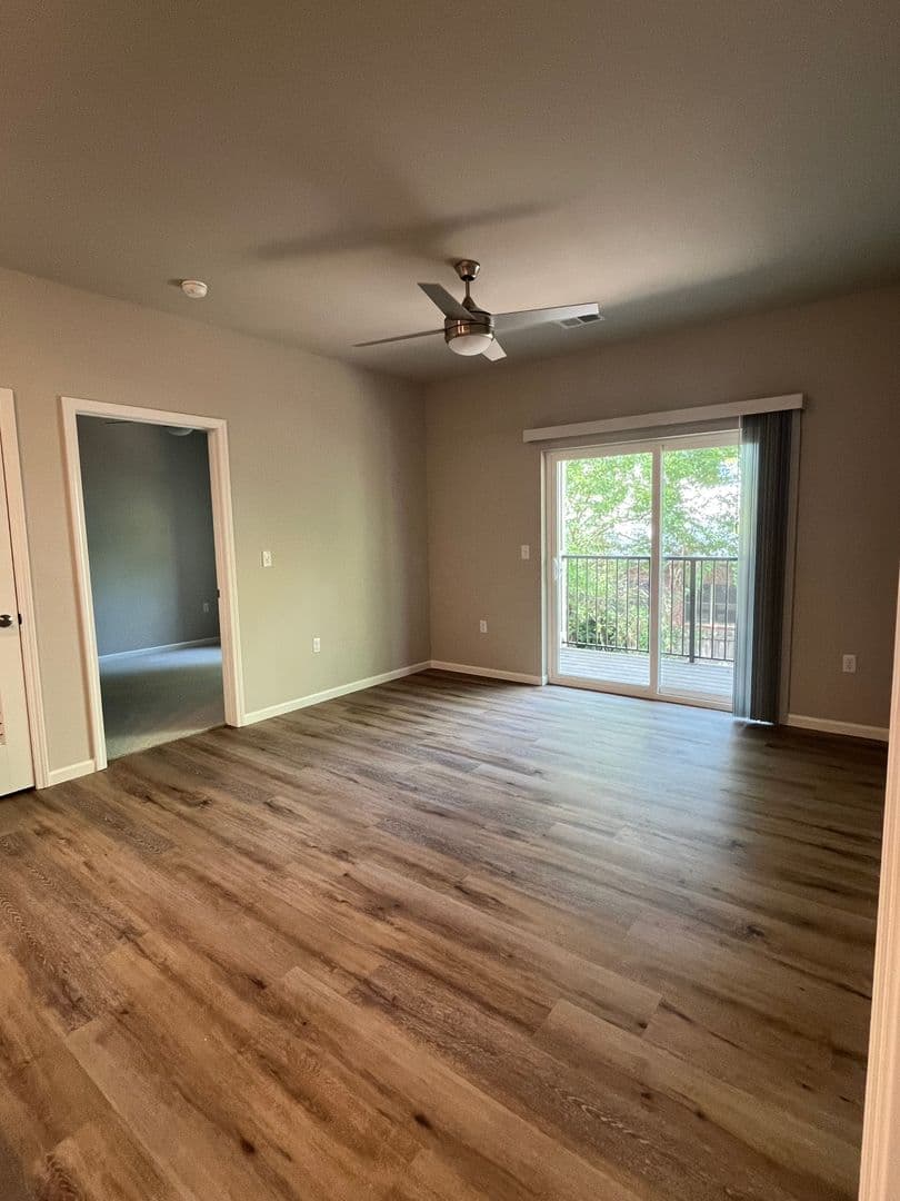 Springfield Apartment: 3697 N Glenstone