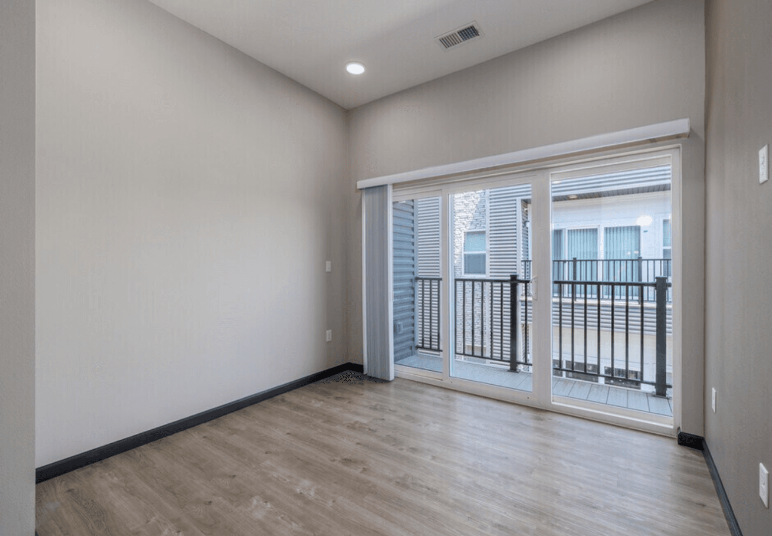 Springfield Apartment: 3080 E Cherry Street