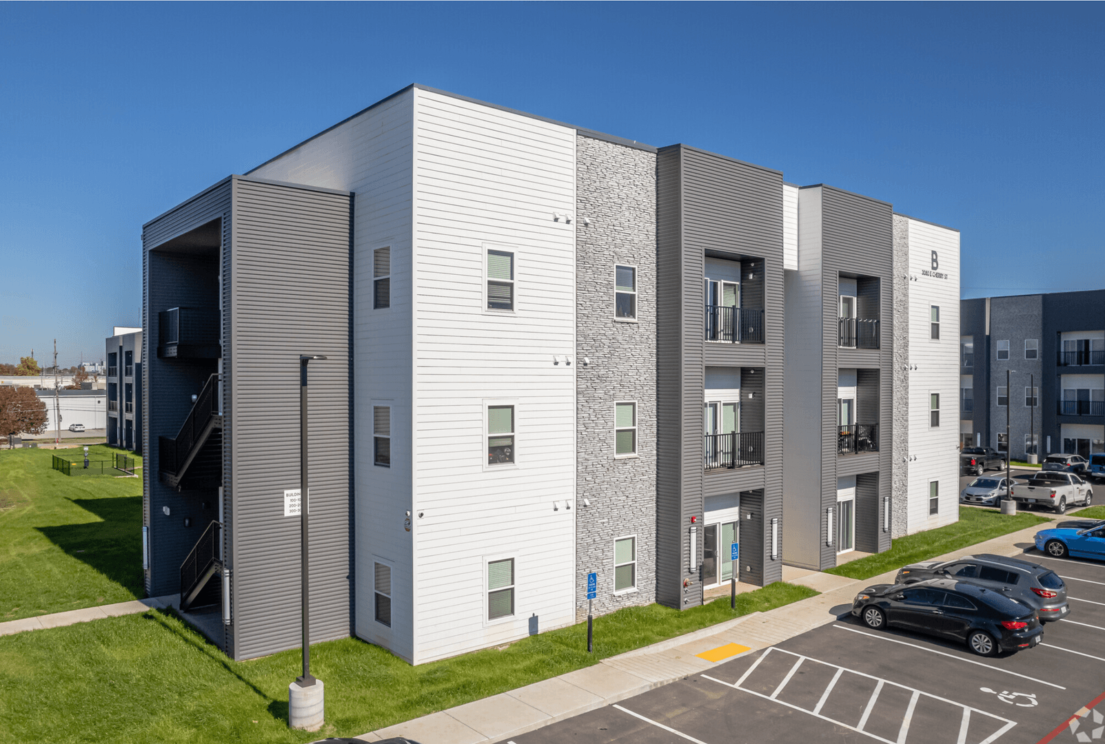 Springfield Apartment: 3080 E Cherry Street