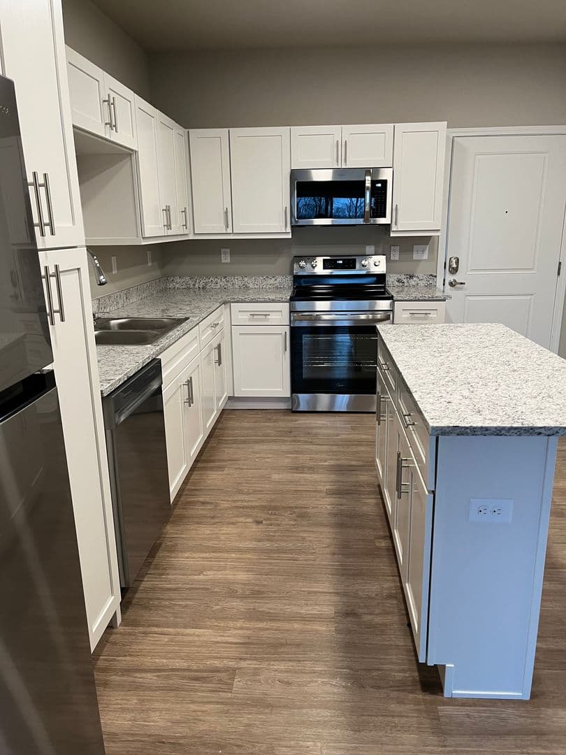 Springfield Apartment: 1735 E Valley Water Mill Rd