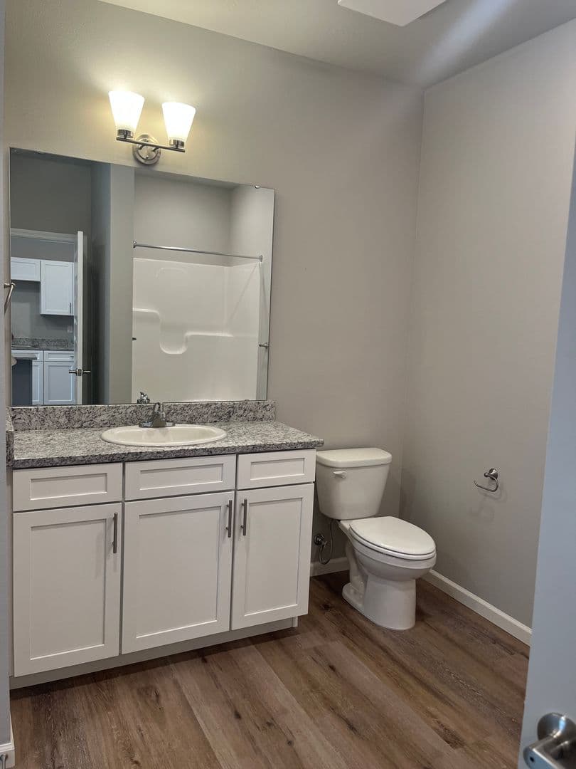 Springfield Apartment: 3697 N Glenstone