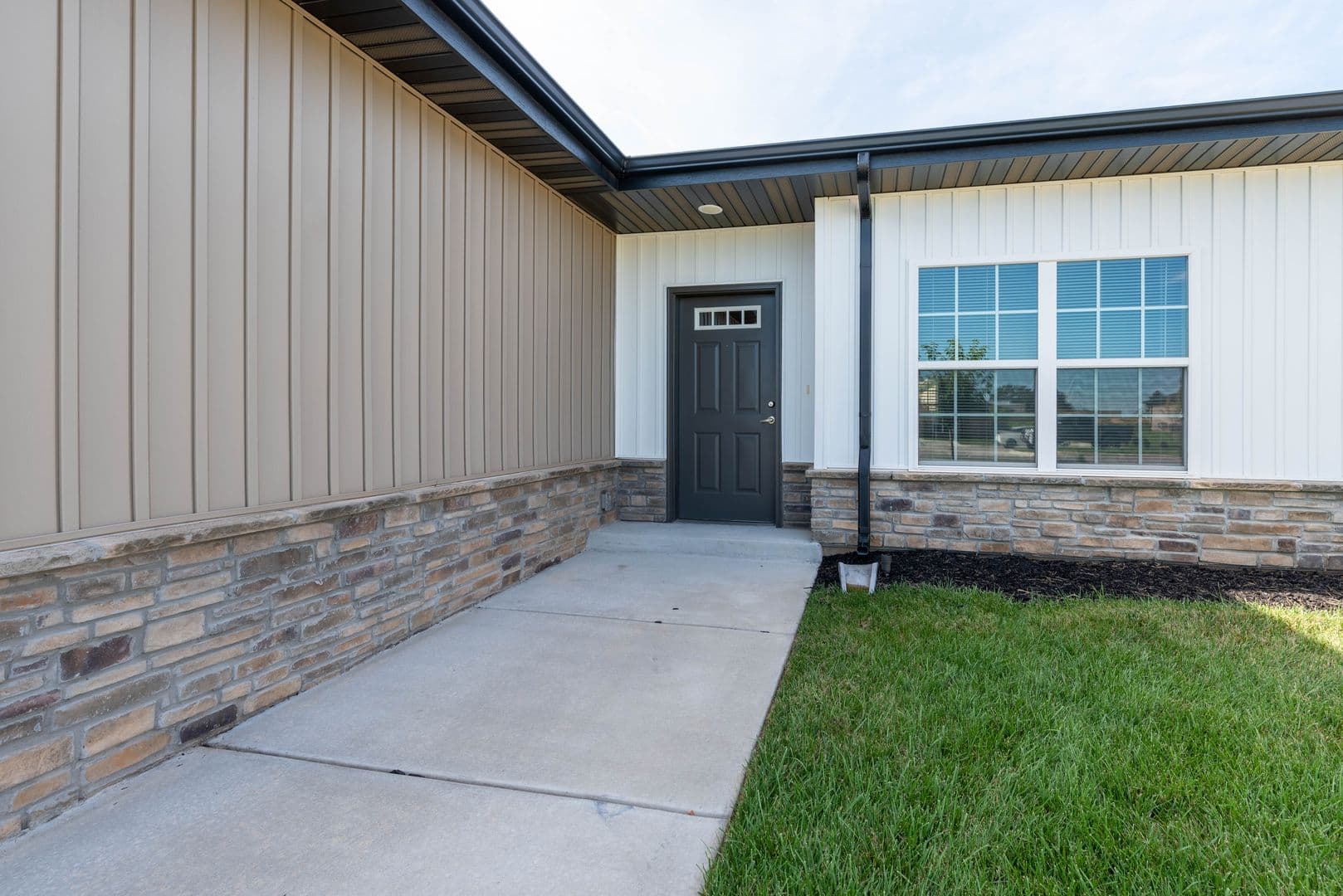 Rogersville Townhome: Logan Street
