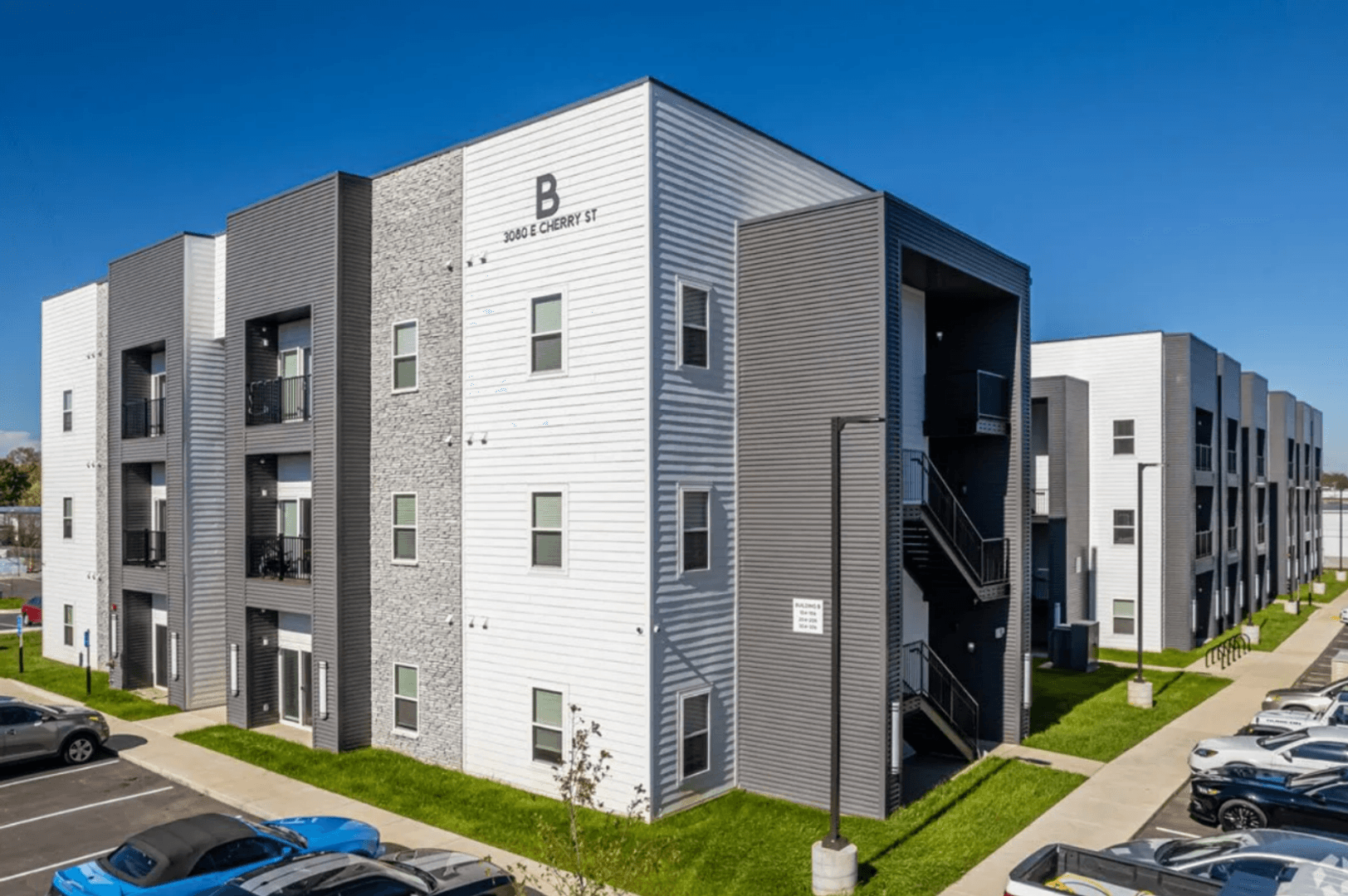 Springfield Apartment: 3080 E Cherry Street