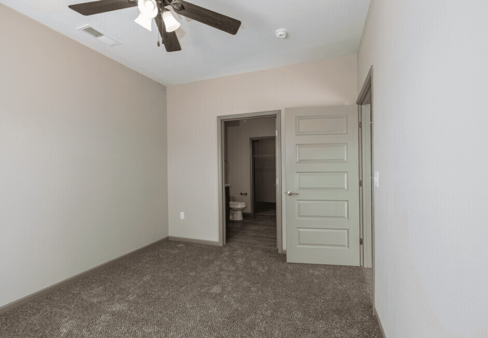 Nixa Apartment: 106 East Greenbriar Drive