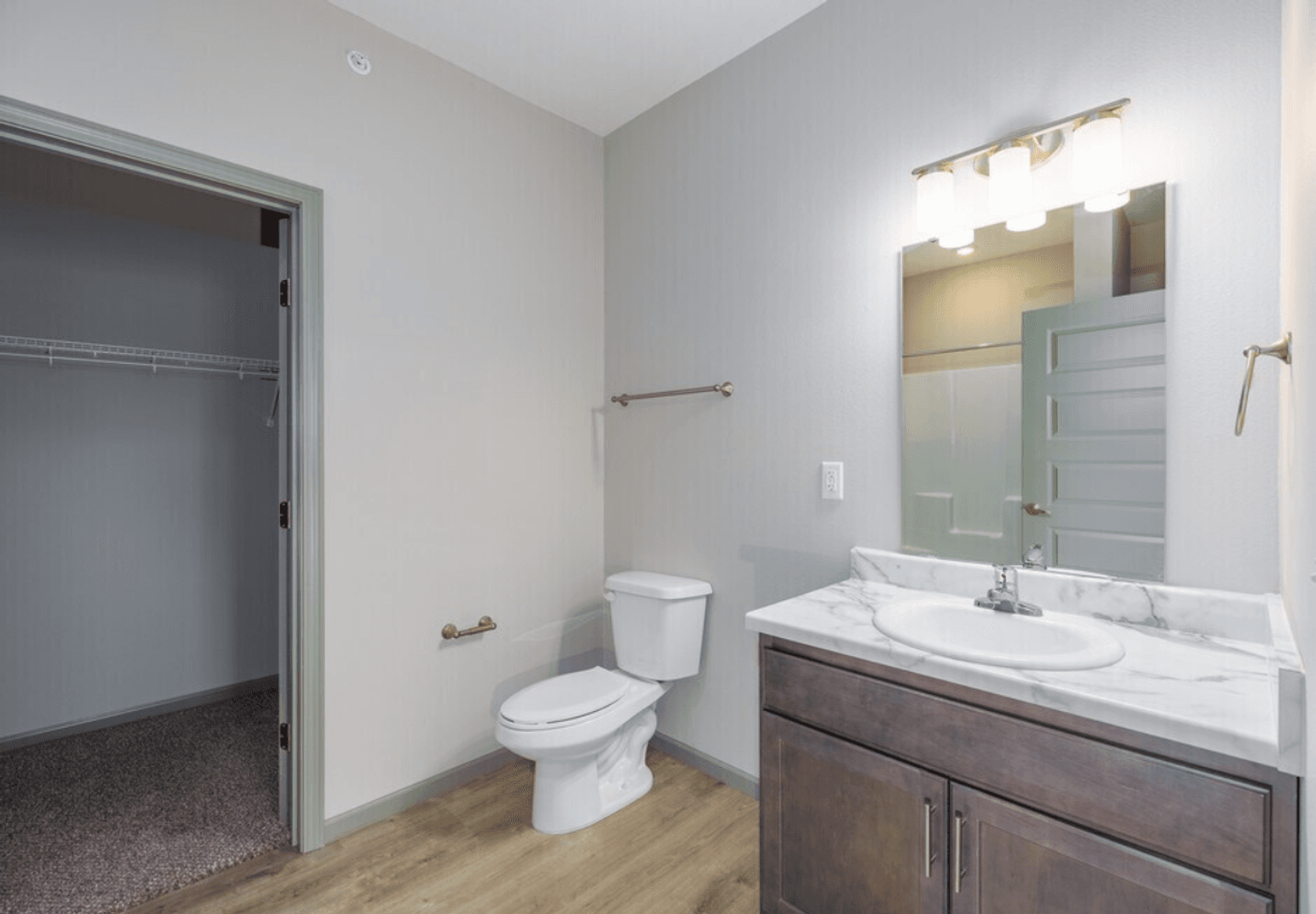 Nixa Apartment: 106 East Greenbriar Drive