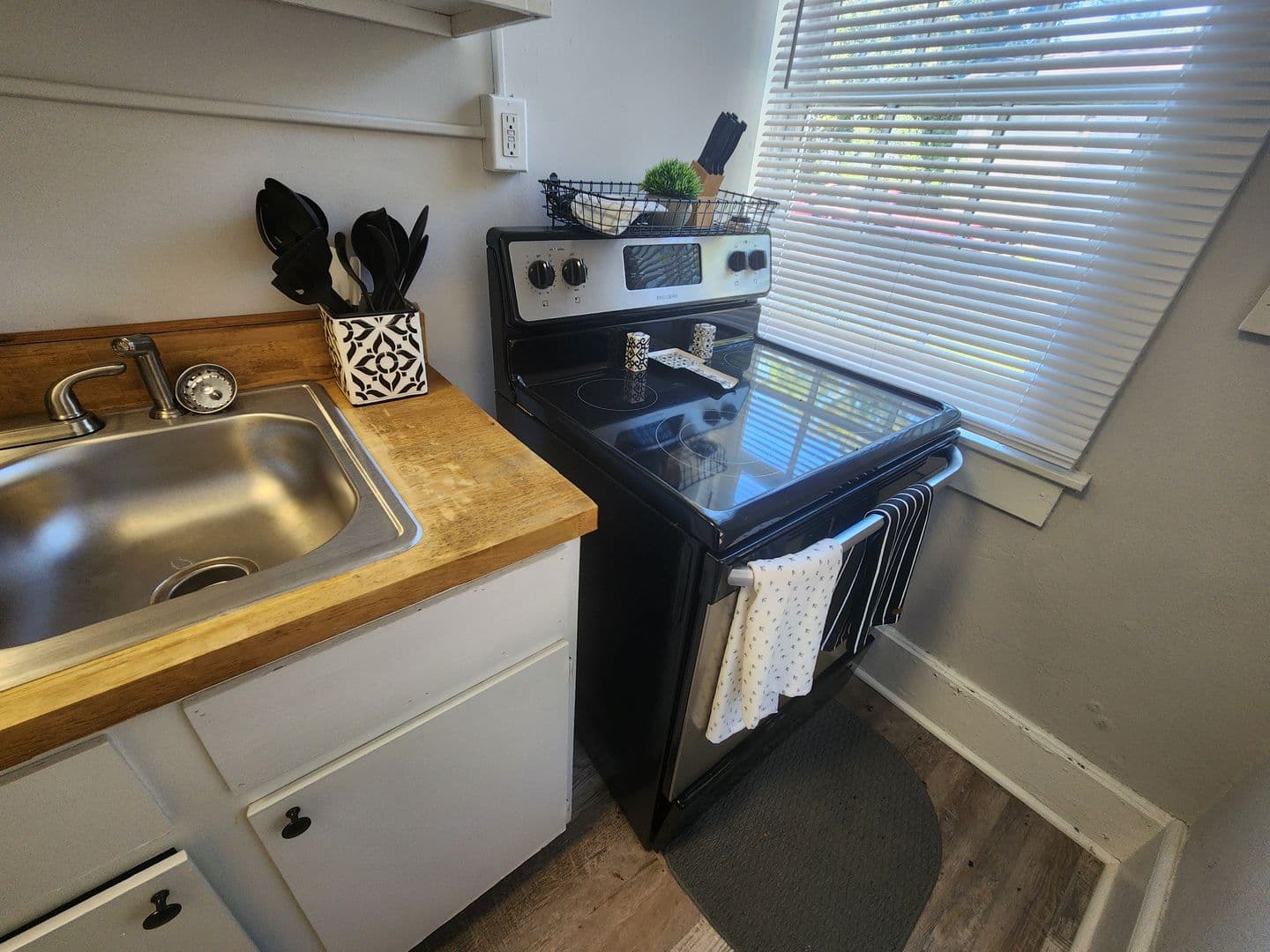 Columbus Apartment: 917 Oakview Ave