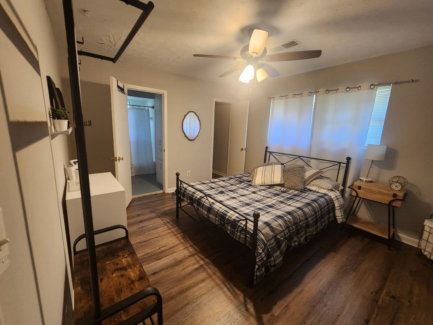 Columbus Apartment: 917 Oakview Ave