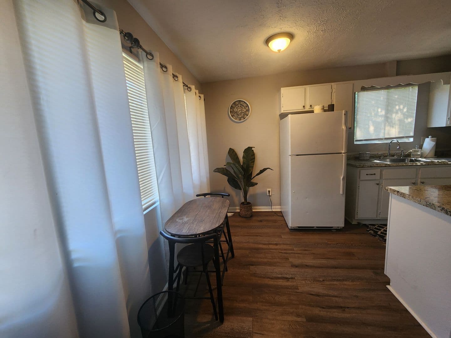 Columbus Apartment: 917 Oakview Ave