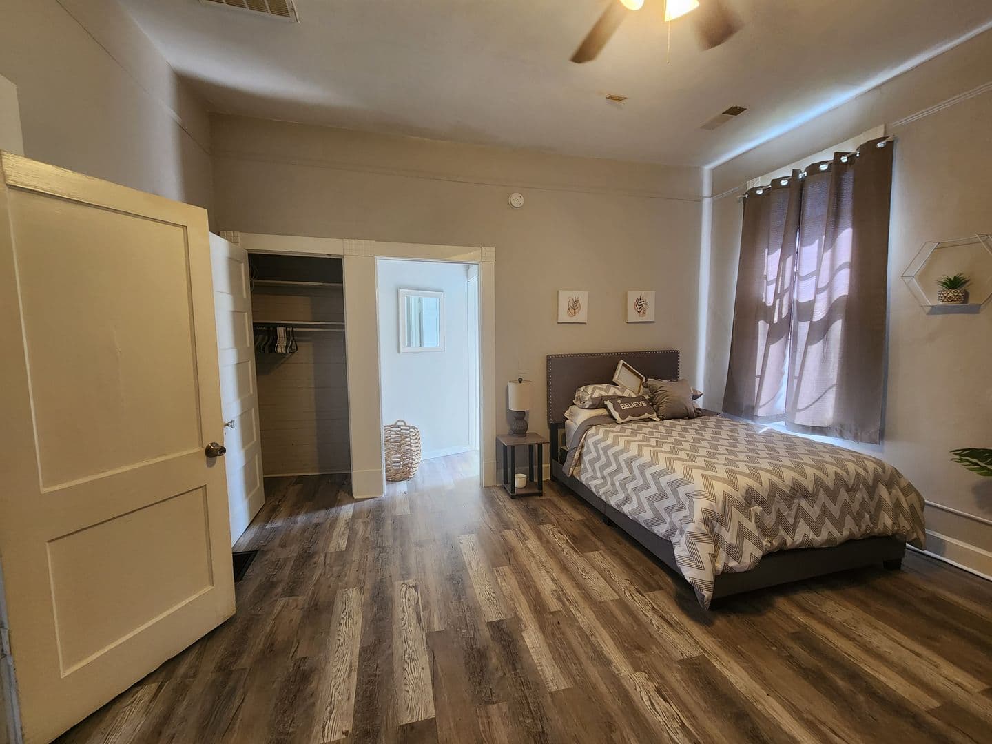 Columbus Apartment: 917 Oakview Ave