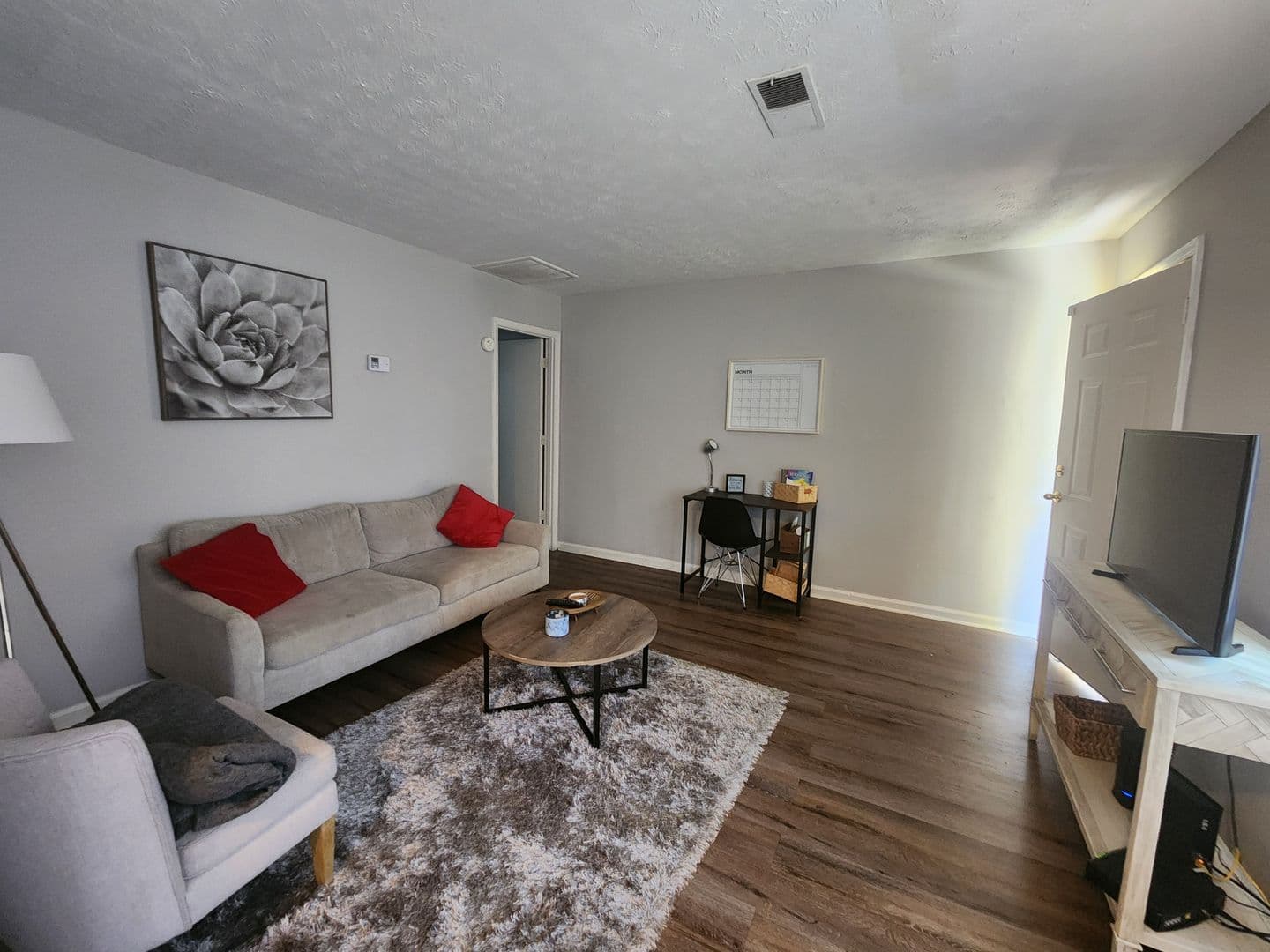 Columbus Apartment: 917 Oakview Ave