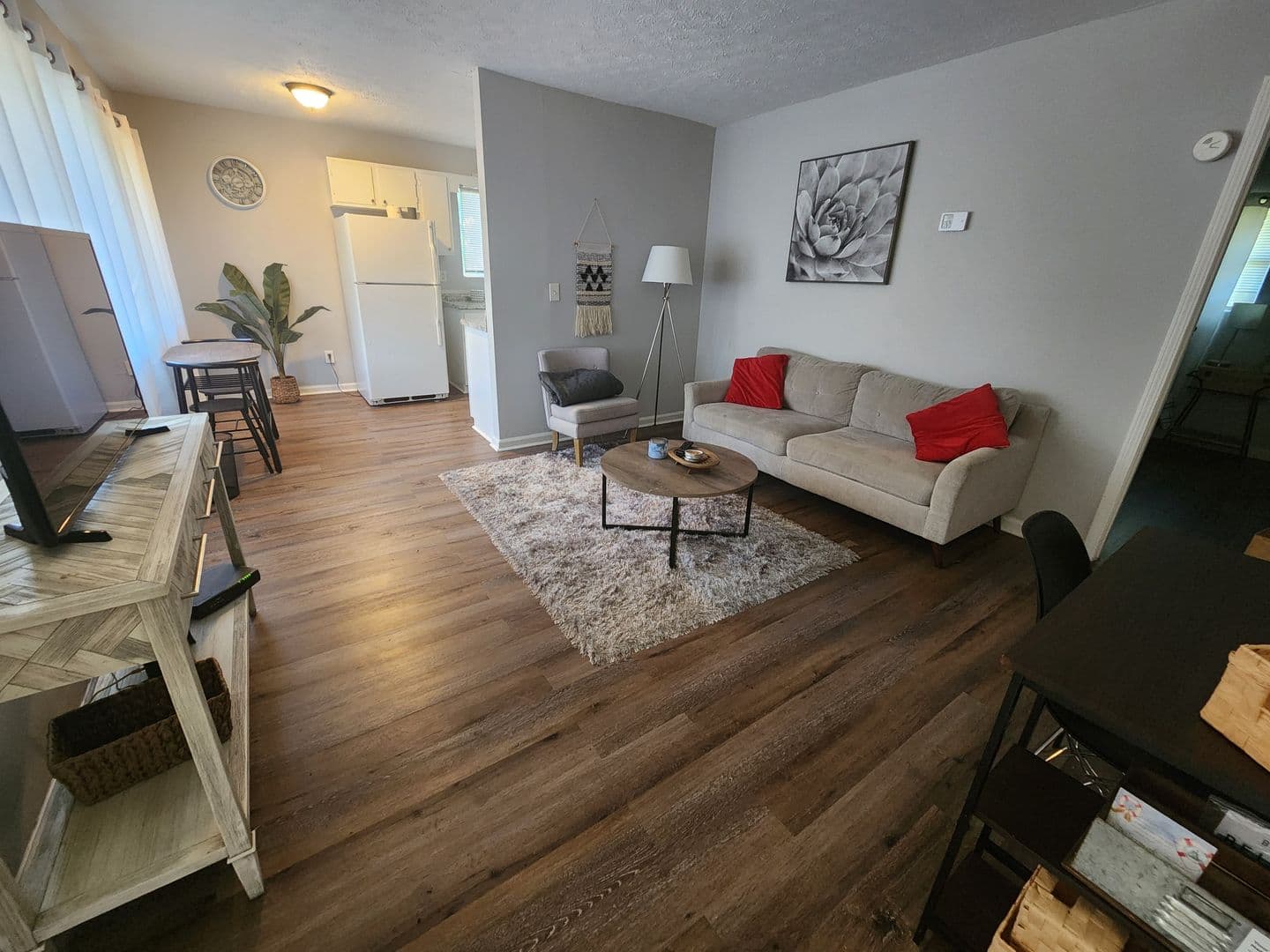 Columbus Apartment: 917 Oakview Ave