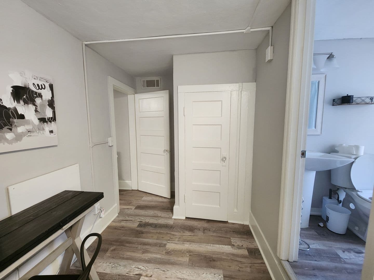 Columbus Apartment: 917 Oakview Ave