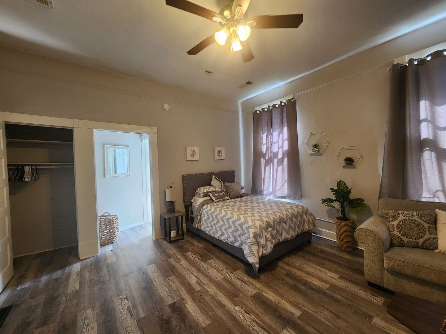 Columbus Apartment: 917 Oakview Ave