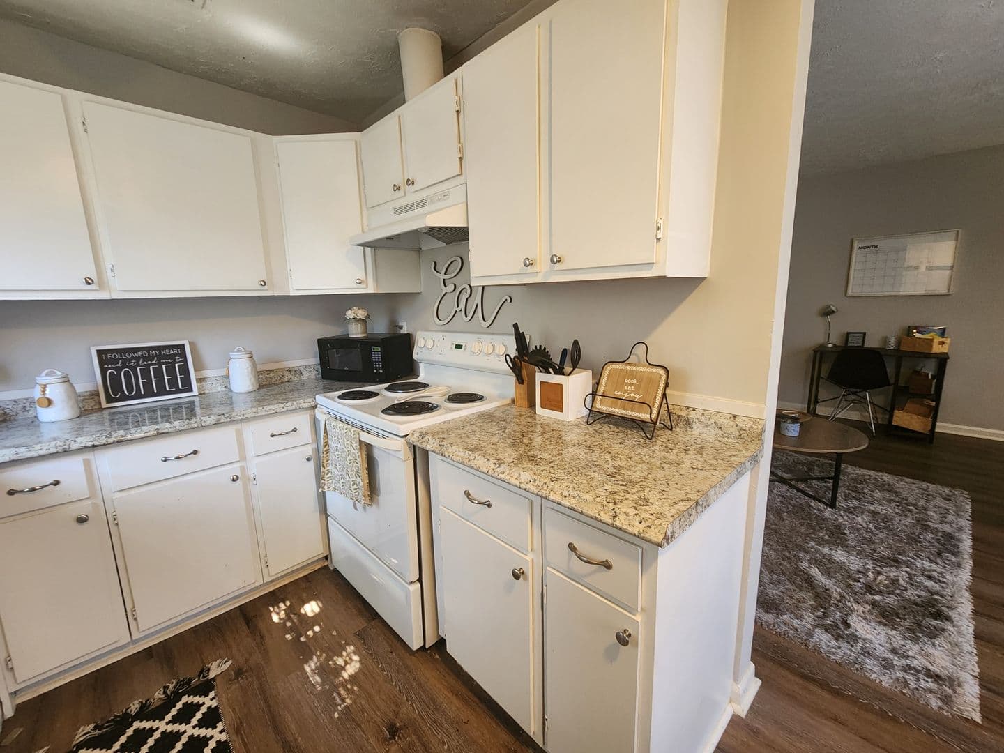 Columbus Apartment: 917 Oakview Ave