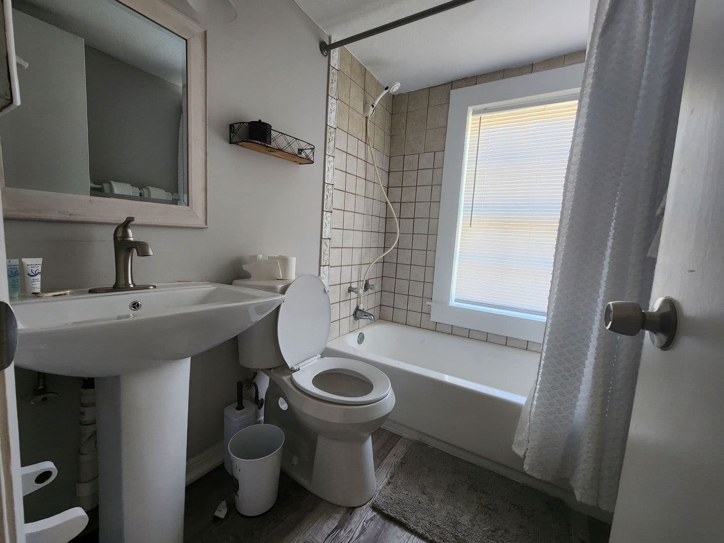 Columbus Apartment: 917 Oakview Ave