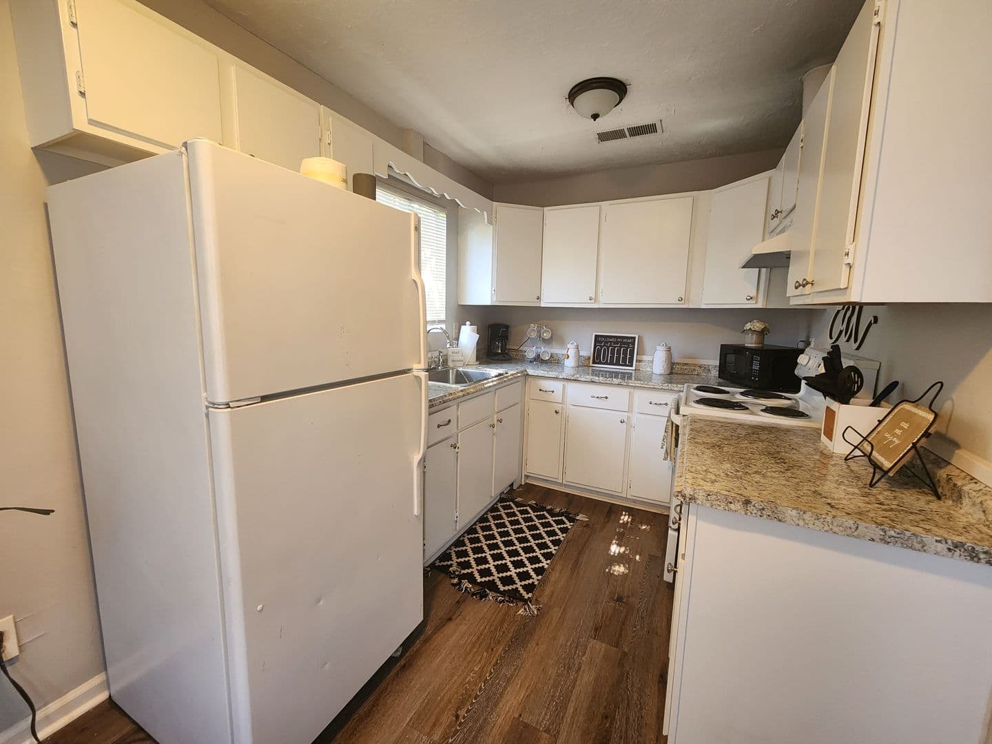 Columbus Apartment: 917 Oakview Ave
