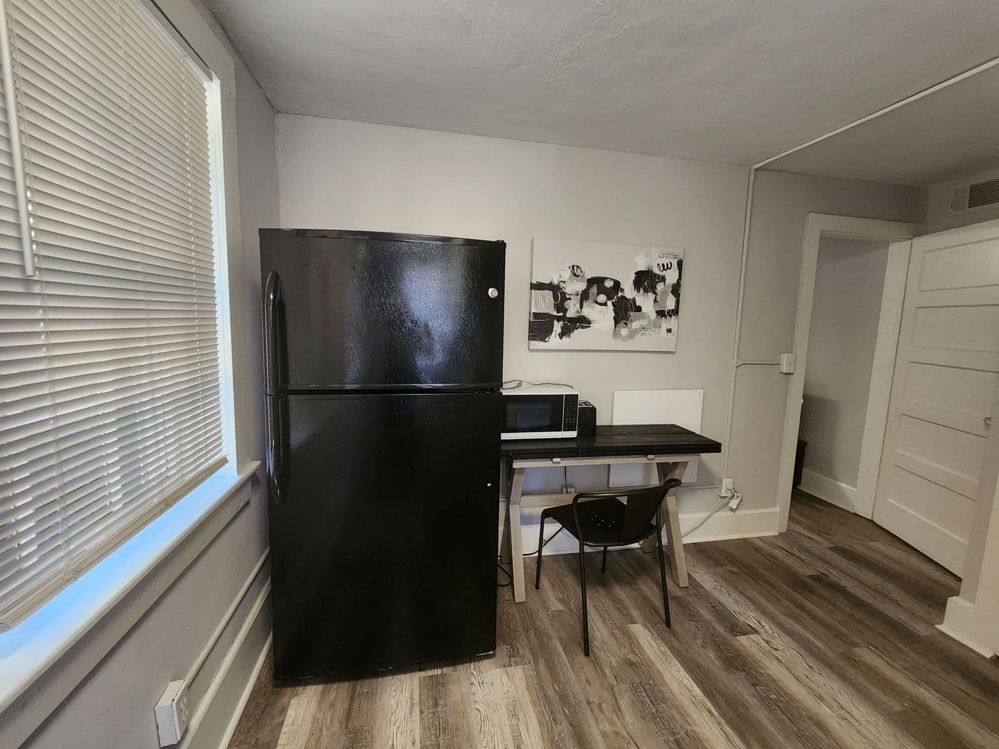 Columbus Apartment: 917 Oakview Ave