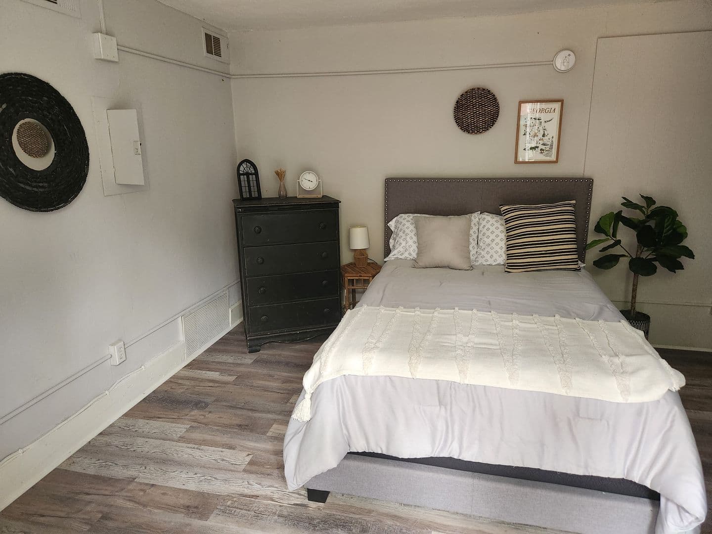 Columbus Apartment: 917 Oakview Ave