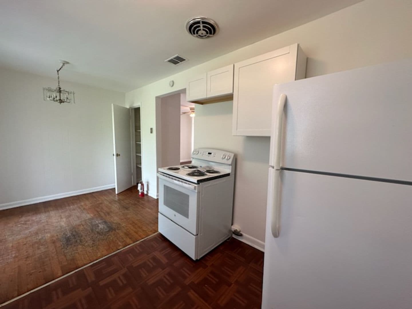 Jacksonville House: 3427 Rogero Road