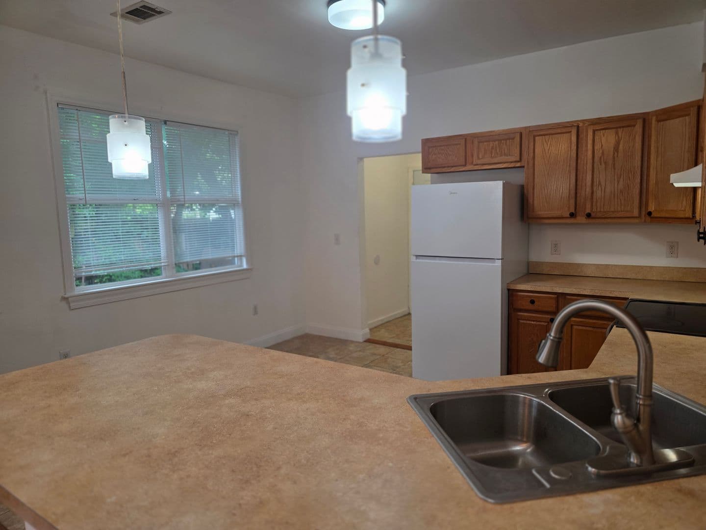 Jacksonville House: 2675 Ernest St