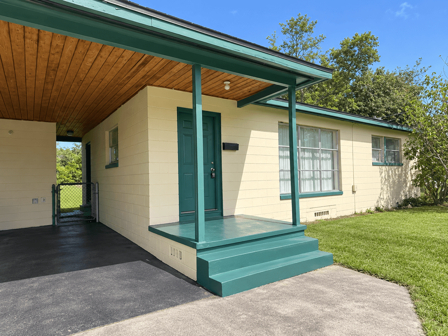Jacksonville House: 3427 Rogero Road