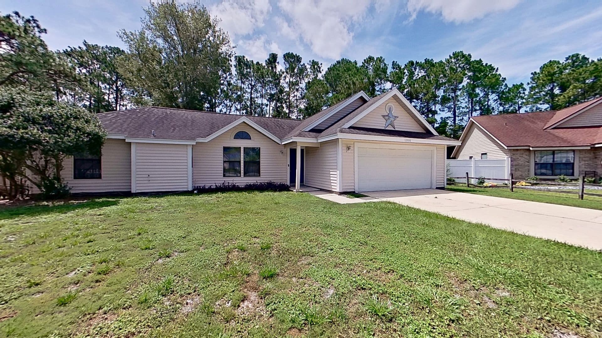 Jacksonville House: 12958 Medford Lane