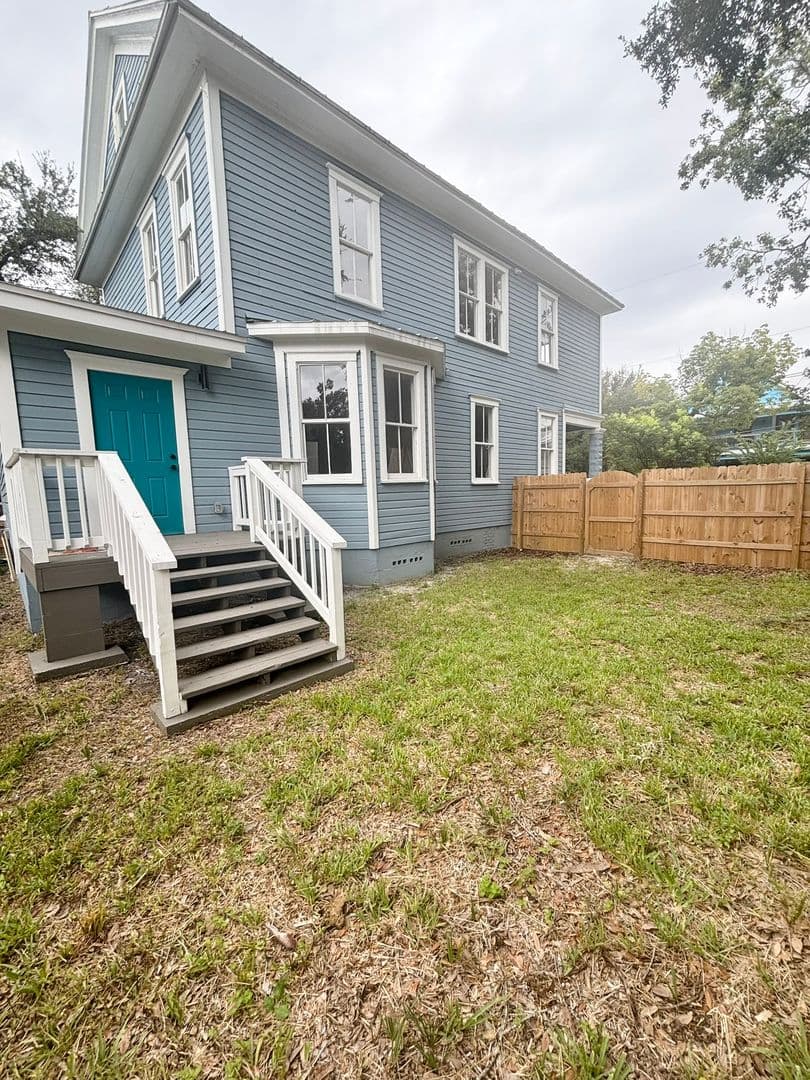 Jacksonville House: 304 E. 5th St