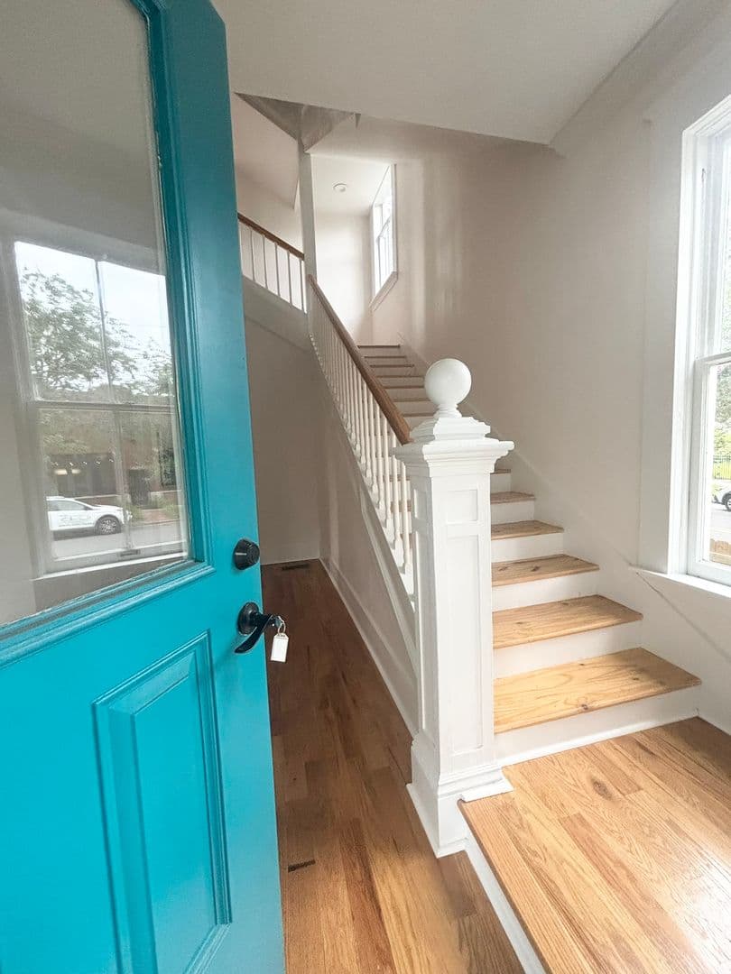 Jacksonville House: 304 E. 5th St