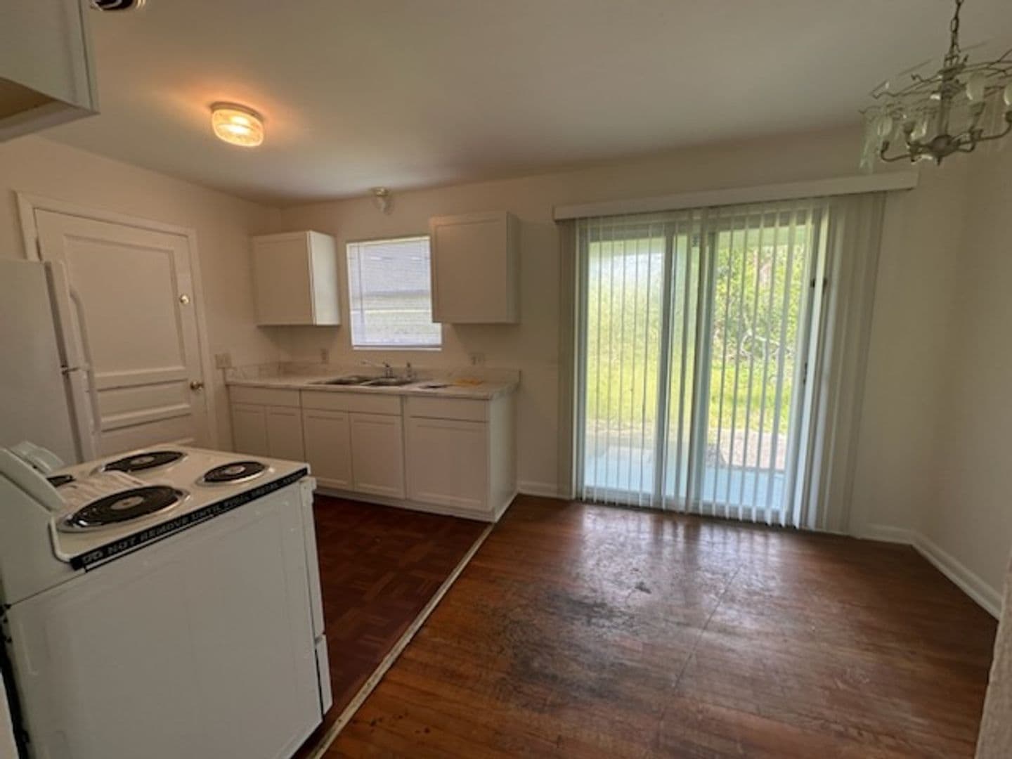 Jacksonville House: 3427 Rogero Road