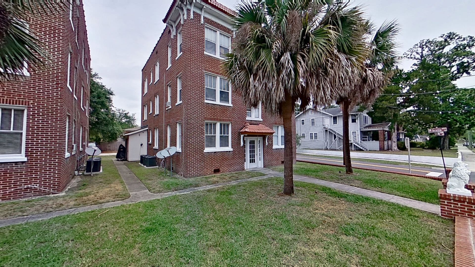 Jacksonville Apartment: 2619 College St