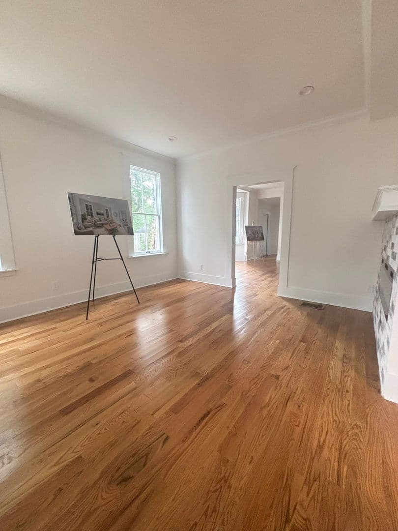 Jacksonville House: 304 E. 5th St