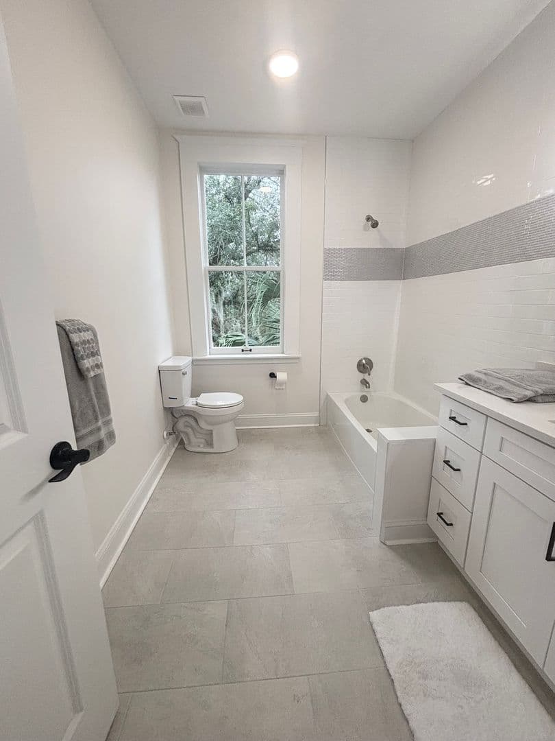 Jacksonville House: 304 E. 5th St