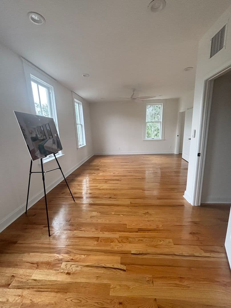 Jacksonville House: 304 E. 5th St