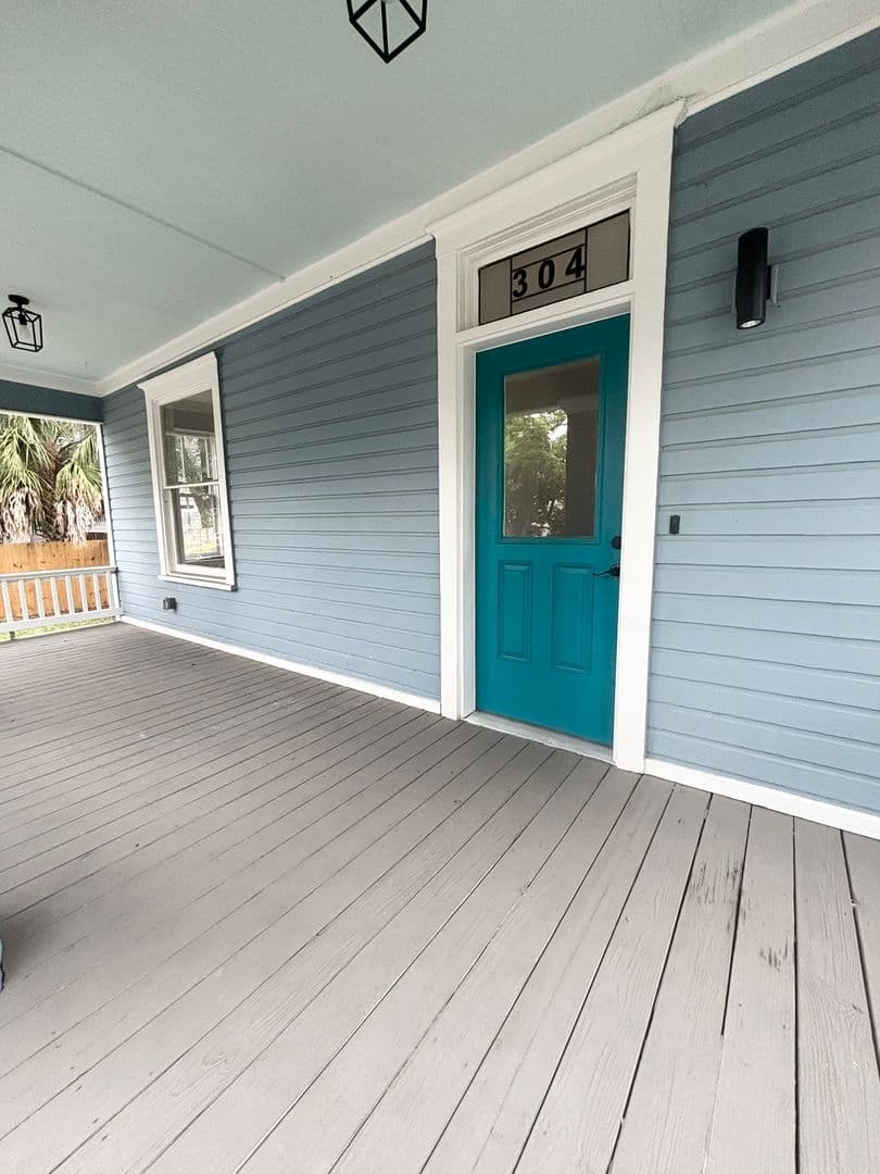 Jacksonville House: 304 E. 5th St