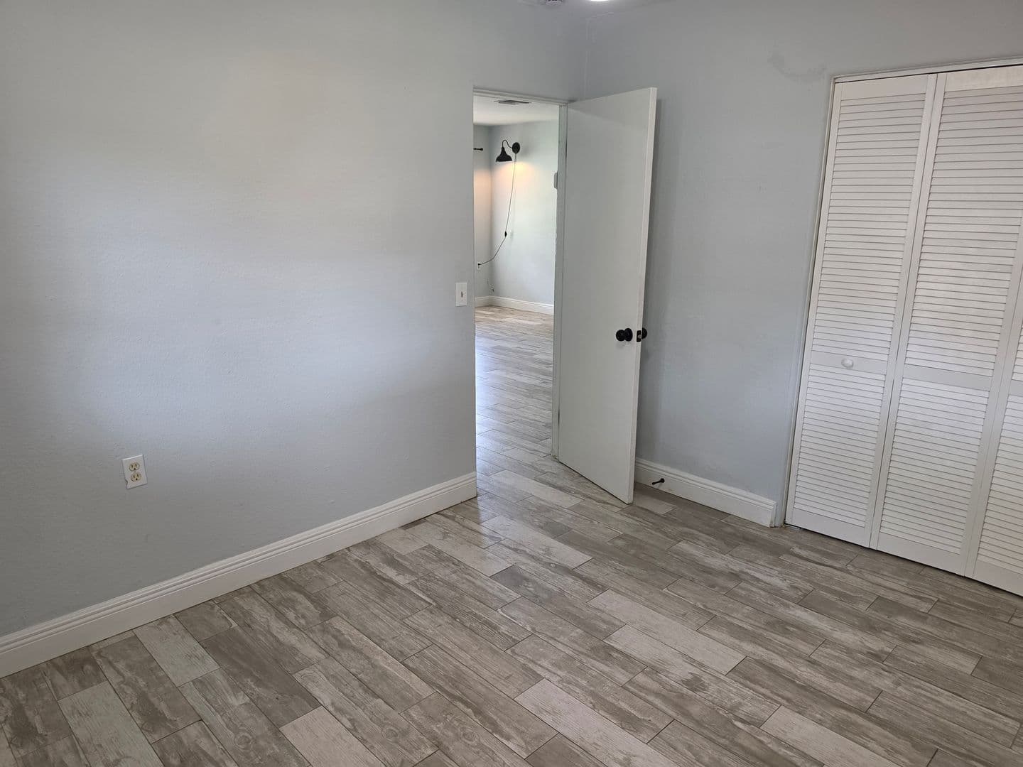 Sanford Apartment: 2205 S Park Avenue