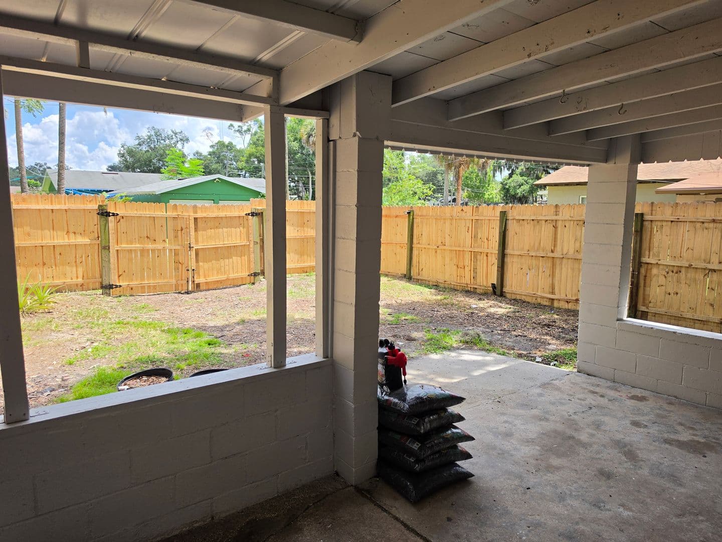 Sanford Apartment: 2205 S Park Avenue