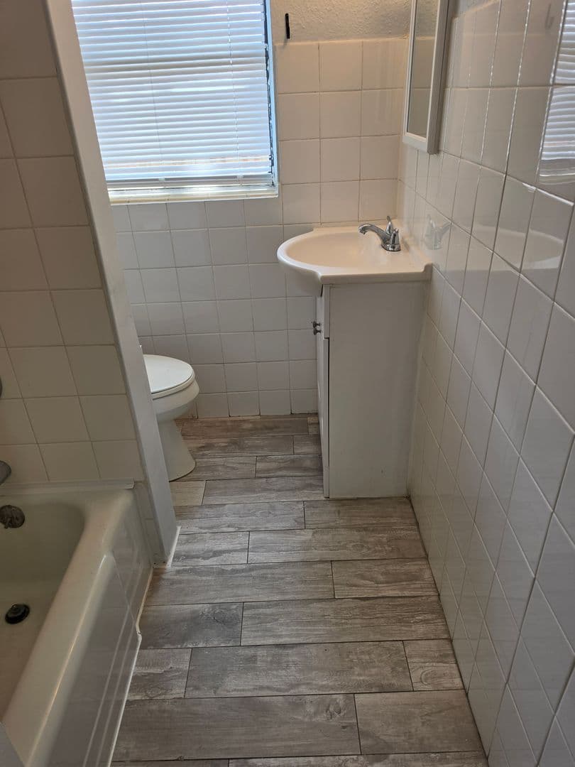 Sanford Apartment: 2205 S Park Avenue