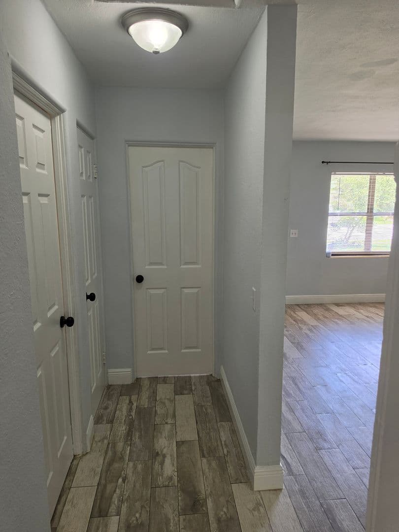 Sanford Apartment: 2205 S Park Avenue