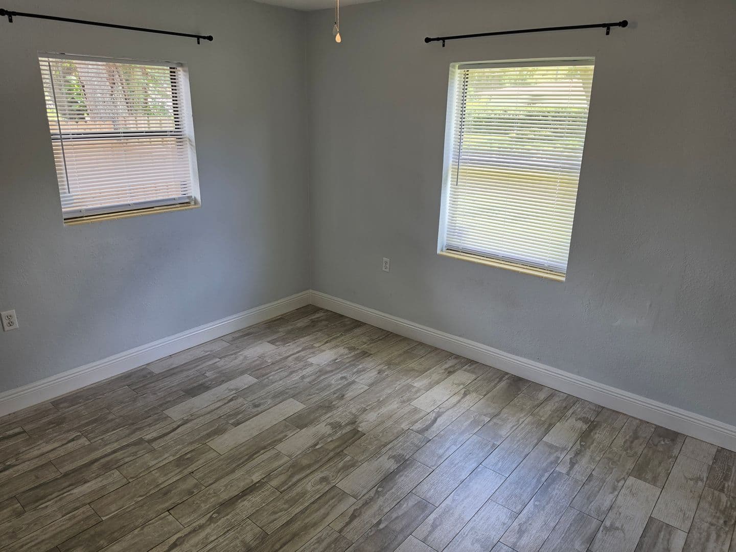 Sanford Apartment: 2205 S Park Avenue