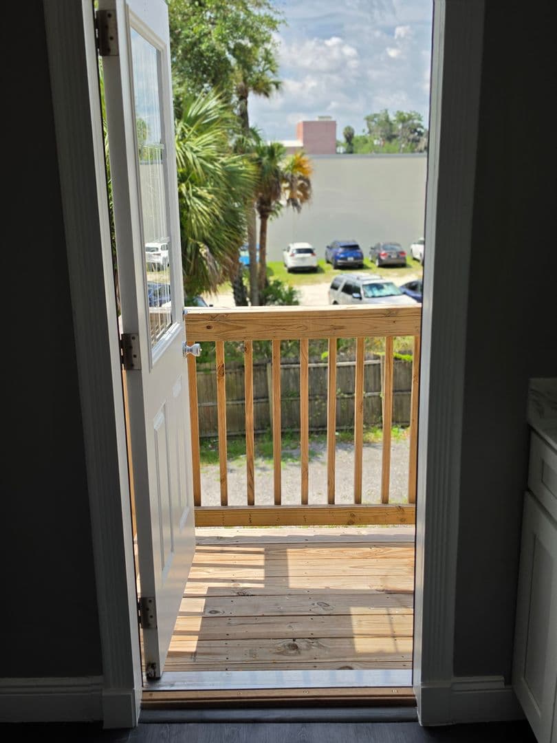 Deland Apartment: 202 Luella Ct