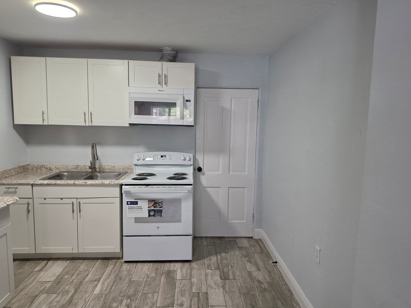 Sanford Apartment: 2205 S Park Avenue