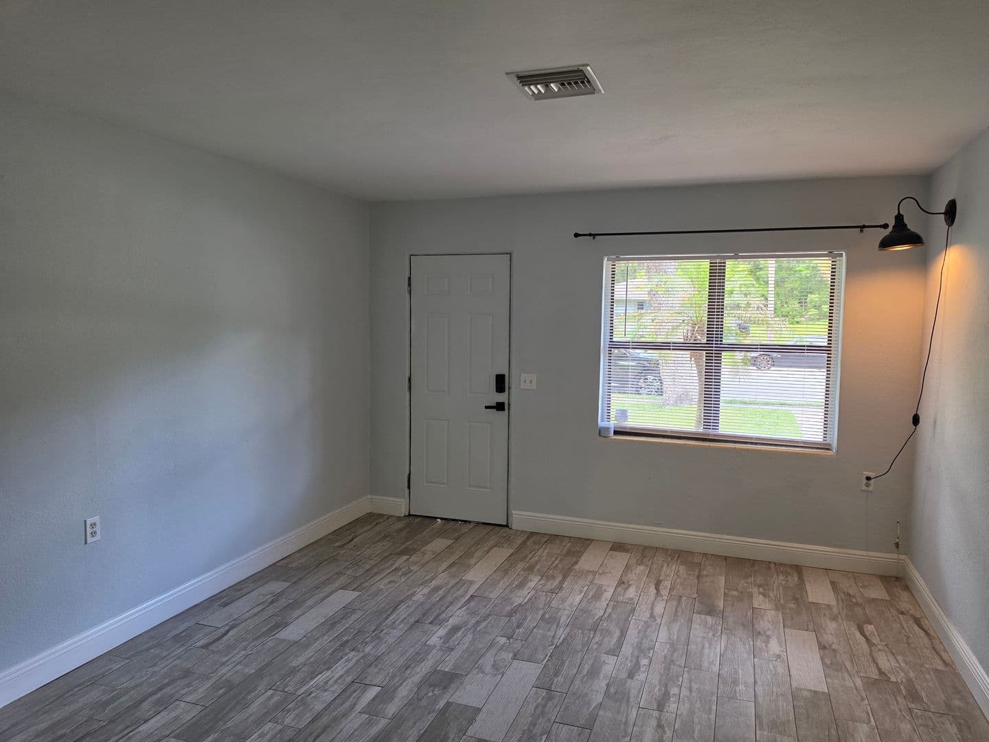 Sanford Apartment: 2205 S Park Avenue