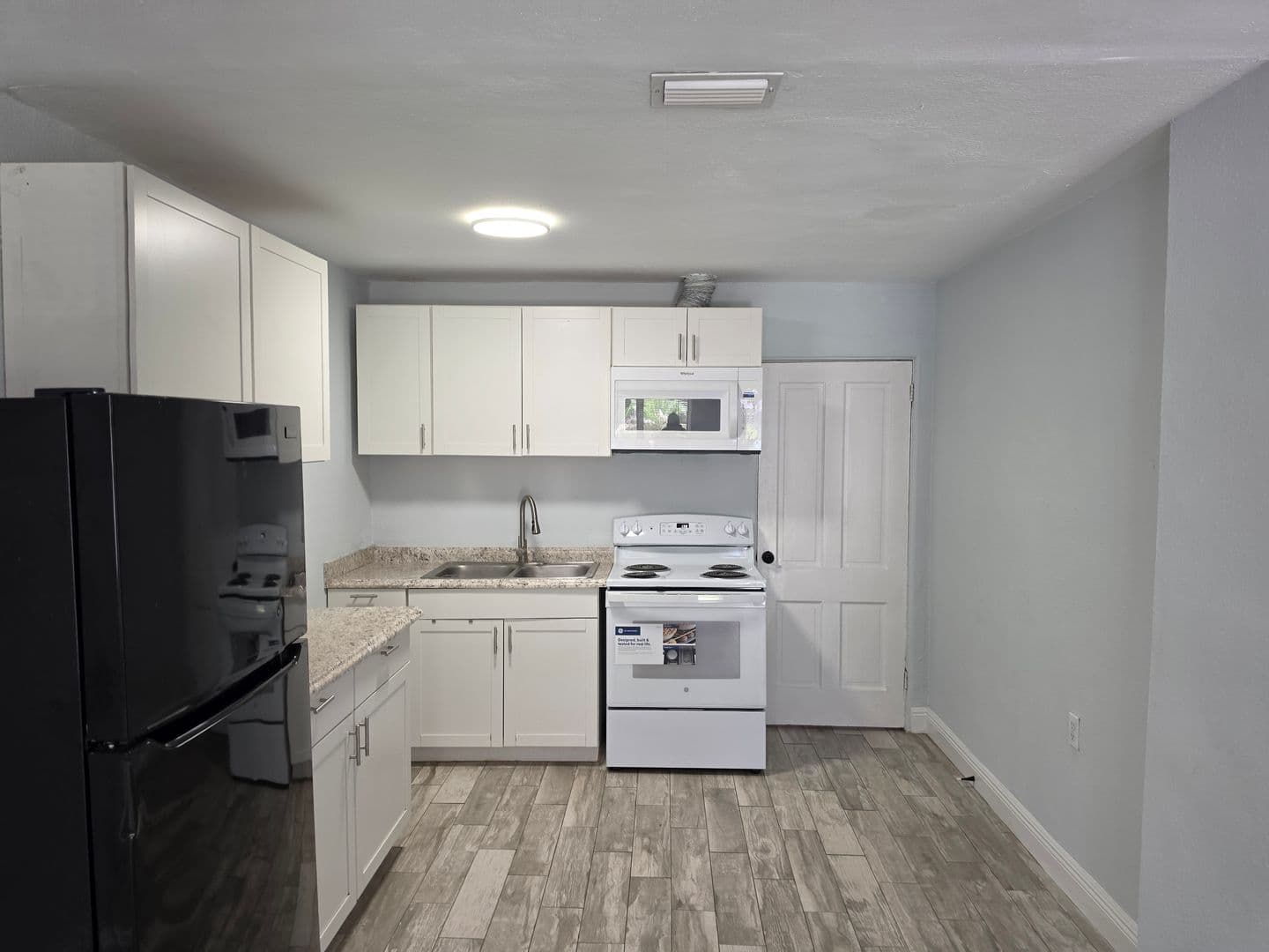 Sanford Apartment: 2205 S Park Avenue