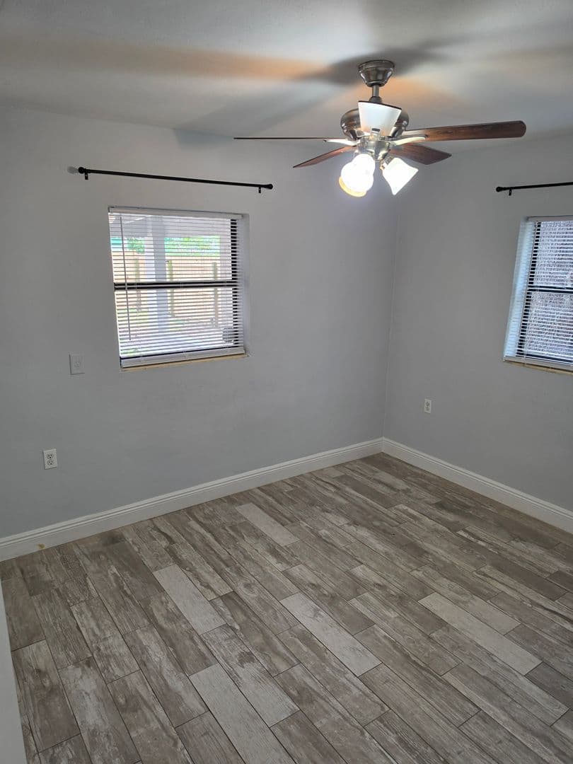 Sanford Apartment: 2205 S Park Avenue